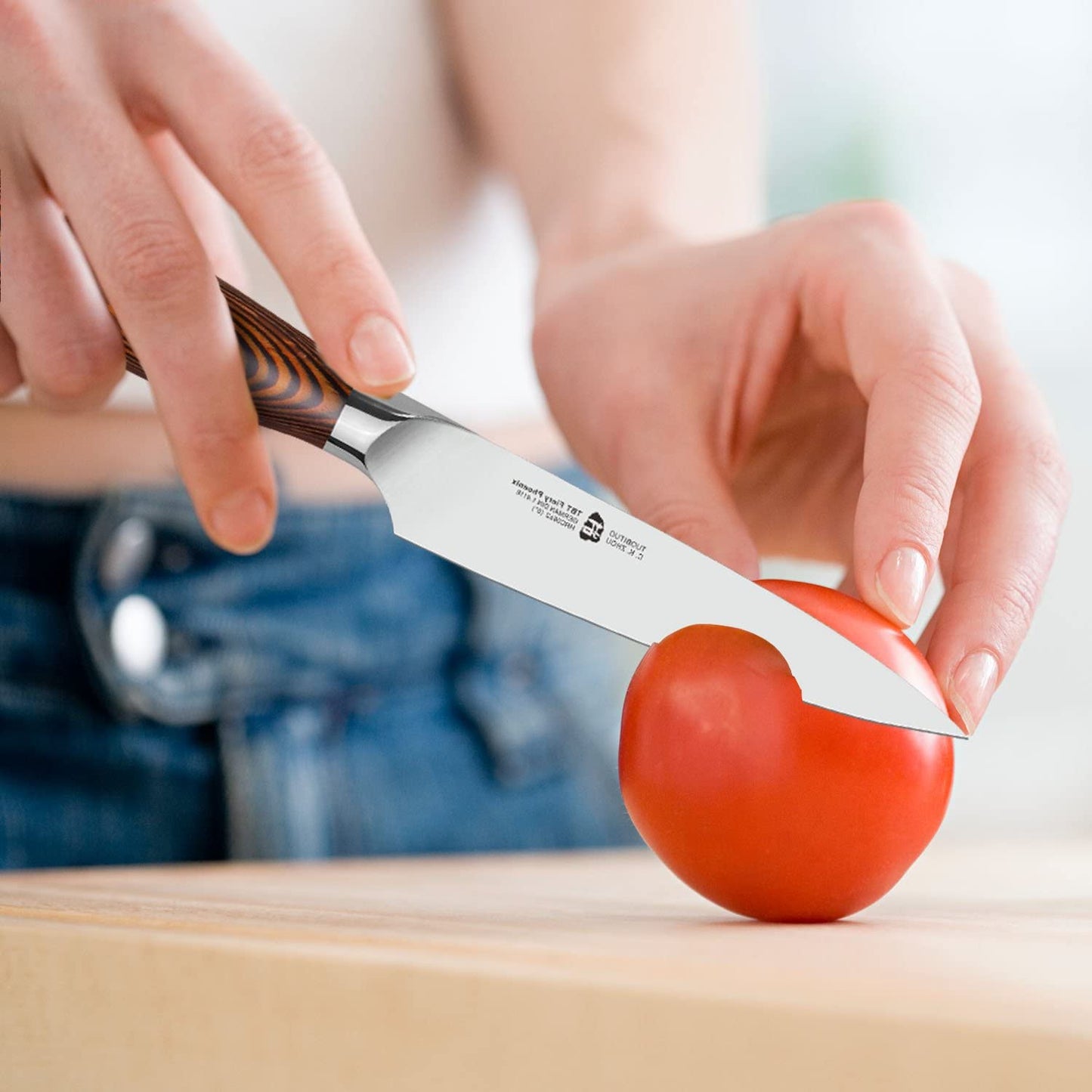 Tovik | Kokkens Kniv 5 Tommer i Rustfrit Stål med Høj Kulstofindhold – Ergonomisk Håndtag i Pakkatræ